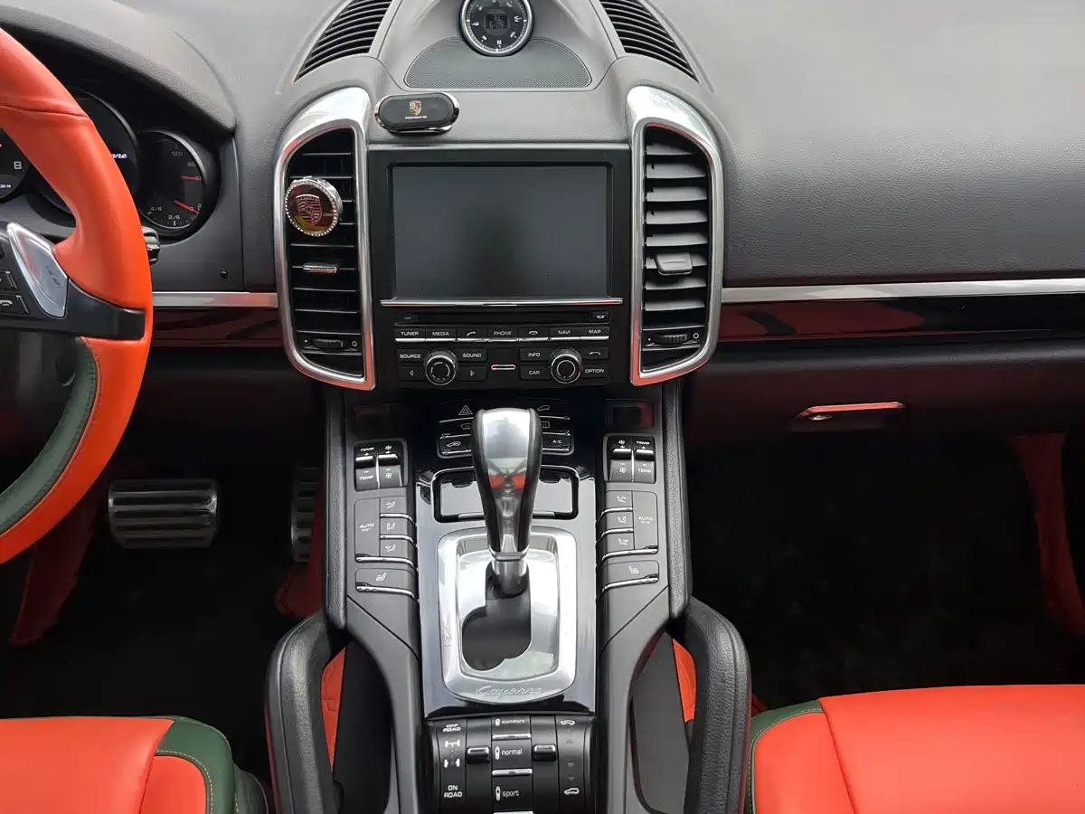 Porsche Cayenne 2014 Cayenne Platinum Edition 3.0T фото 11
