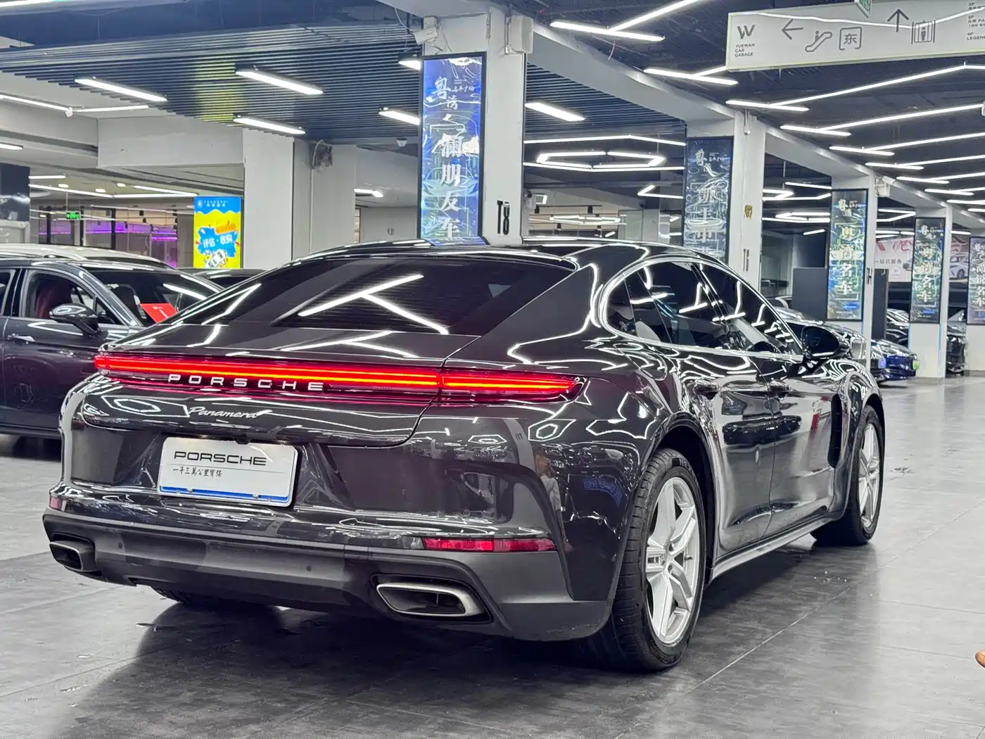 PORSCHE PANAMERA