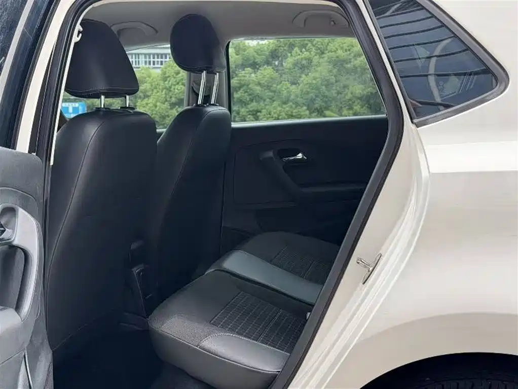 Volkswagen Polo 2014 1.4L Automatic Comfort Edition фото 7