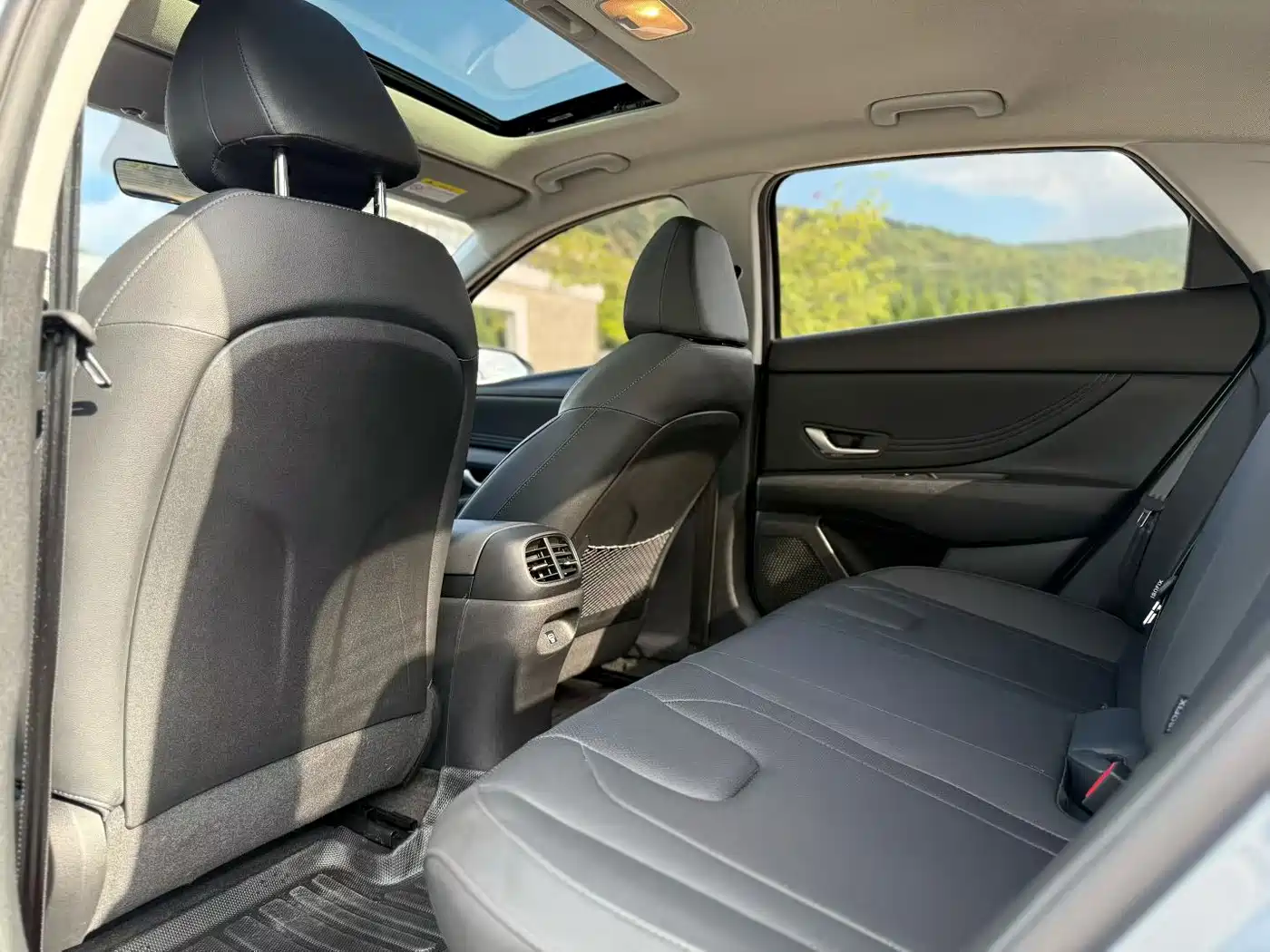 Hyundai Elantra 2025 2023 Model 1.5L CVT LUX Premium Edition