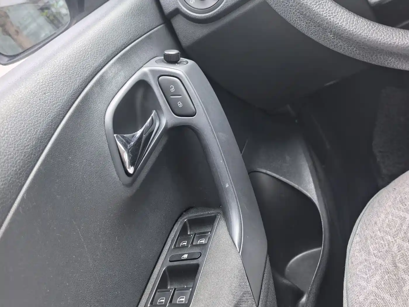 Volkswagen Polo 2013 1.4L Manual Trend Edition фото 14