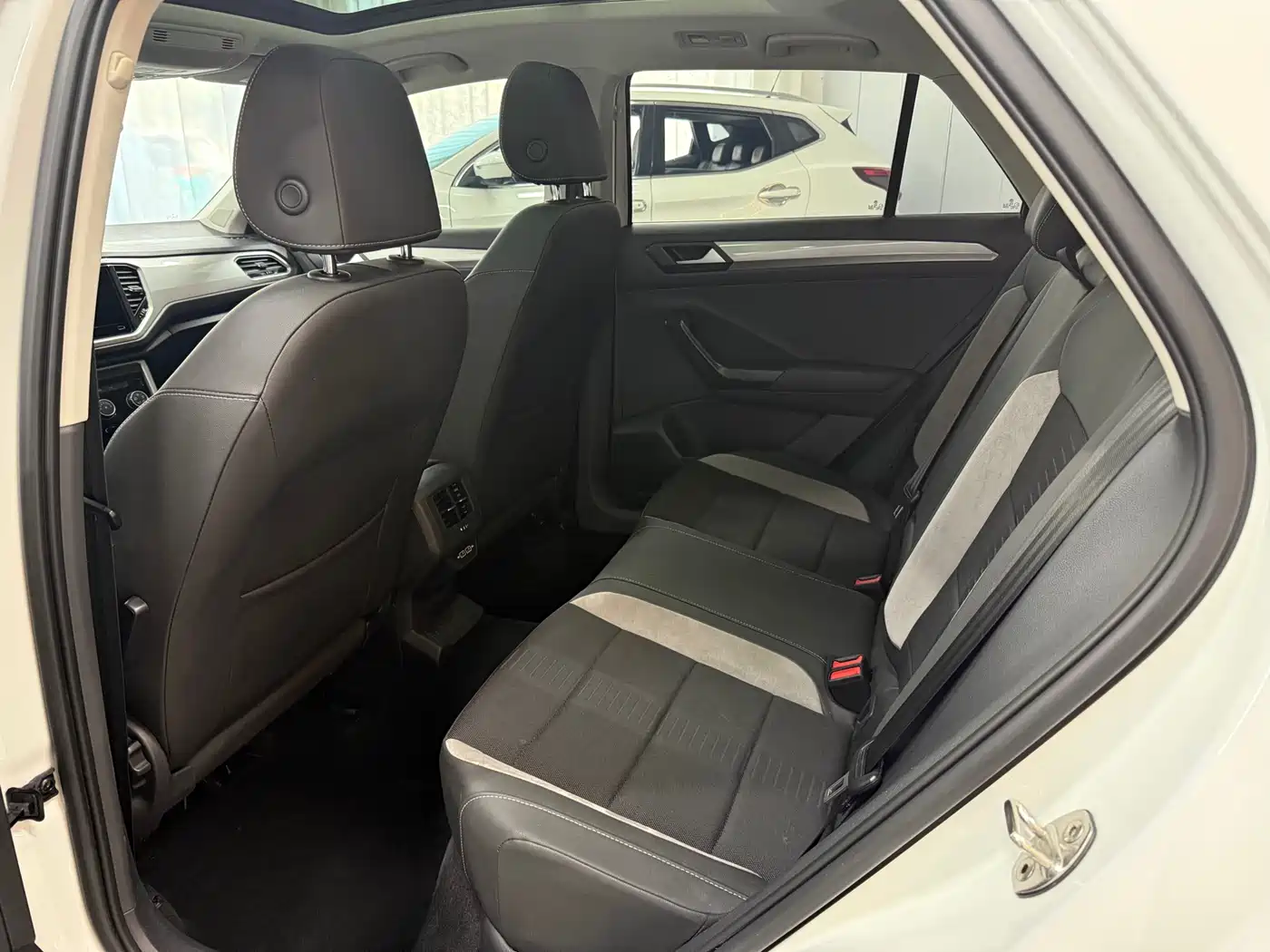Volkswagen T-ROC 2022 280TSI DSG 2WD Elite PLUS фото 12