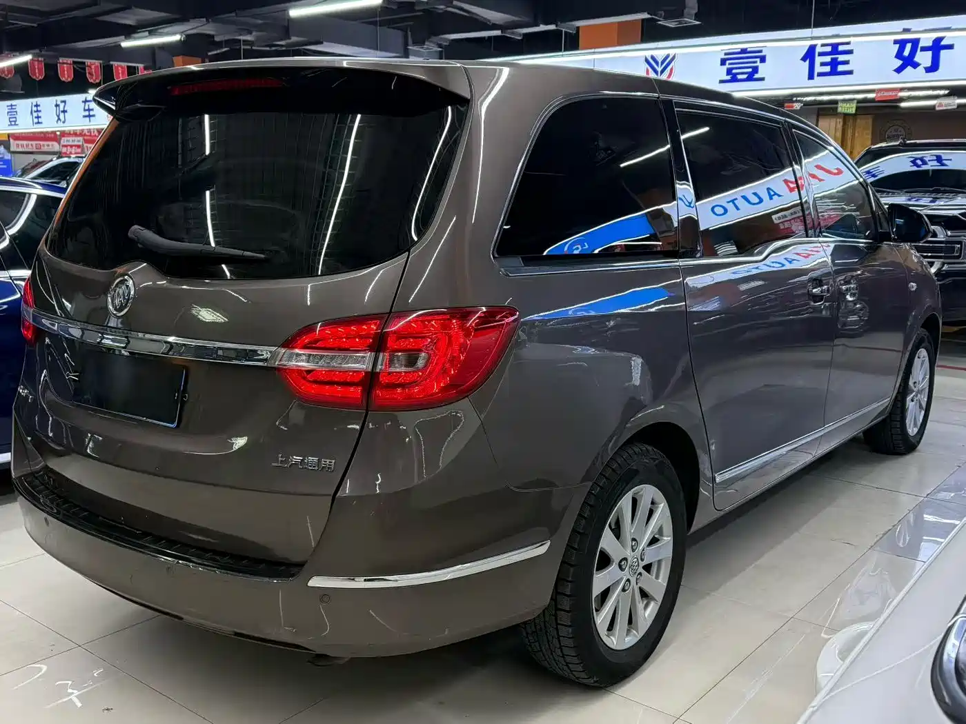 Buick GL8 2017 25S Luxury China V фото 4