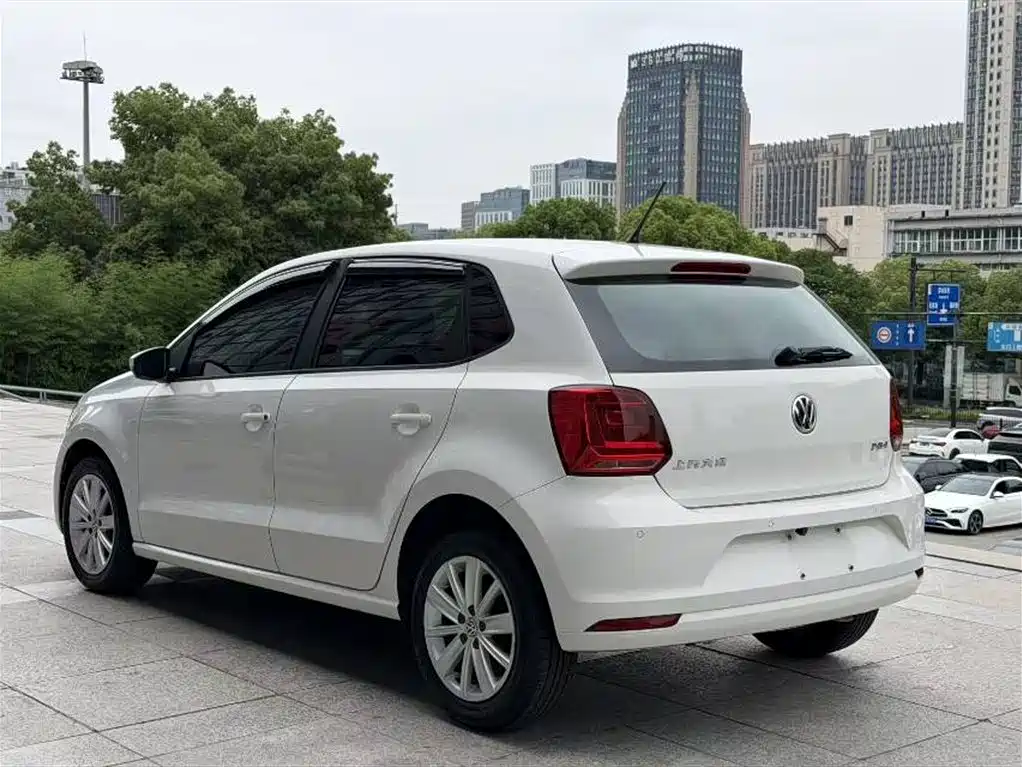 Volkswagen Polo 2014 1.4L Automatic Comfort Edition фото 4