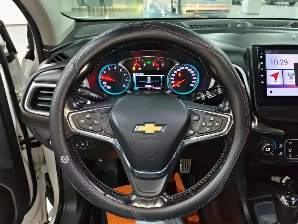 Фото 11 - Chevrolet Equinox