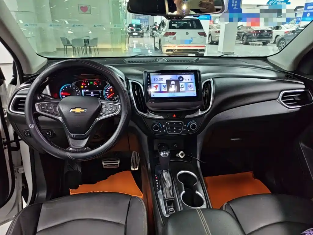 Фото 10 - Chevrolet Equinox