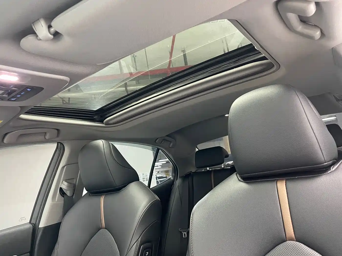 Toyota Camry 2023 2.0G Luxury Edition фото 9
