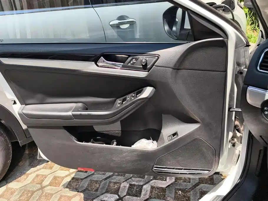 Volkswagen Sagitar 2015 230TSI Automatic Comfort фото 7