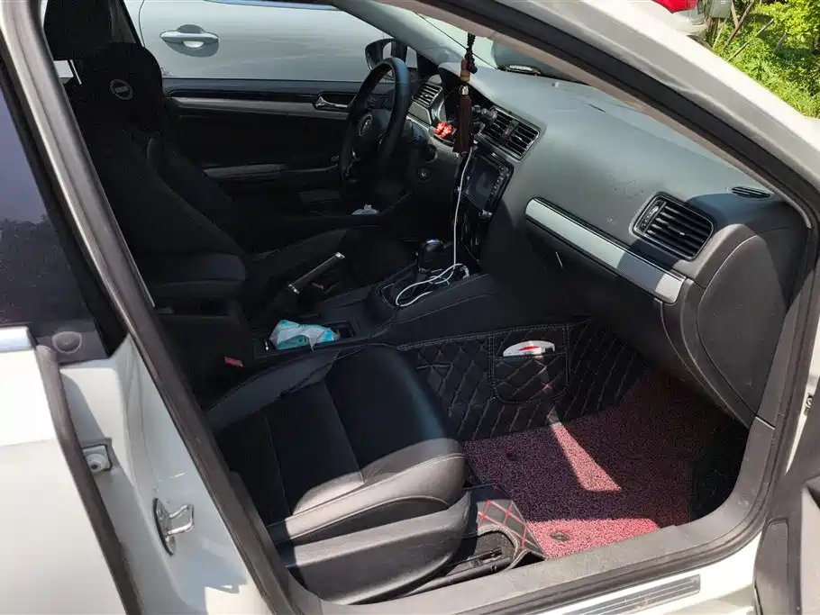 Volkswagen Sagitar 2015 230TSI Automatic Comfort фото 8