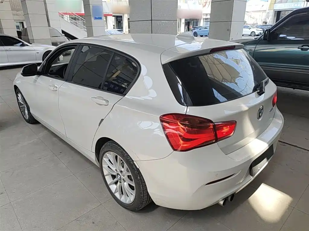 BMW 1 Series (Import) 2016 120i Leading Model фото 5