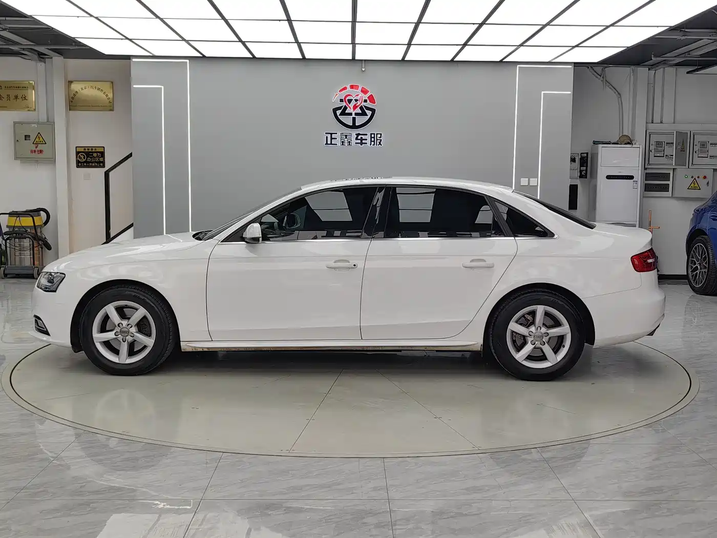 Audi A4L 2013 35 TFSI Automatic Standard фото 4