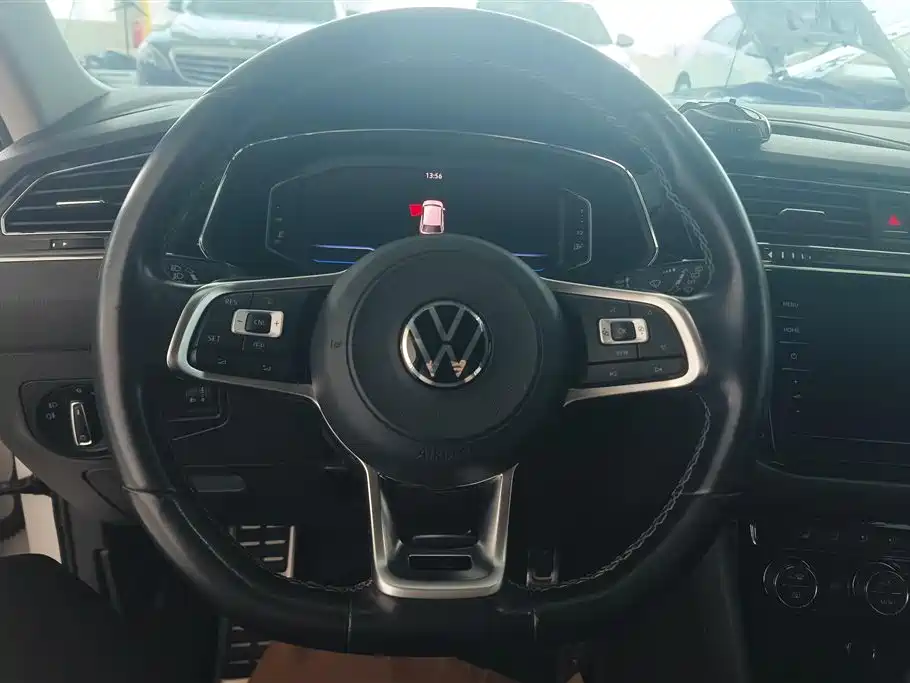 Volkswagen Tiguan L 2021 330TSI Automatic 2WD R-Line Premium фото 15