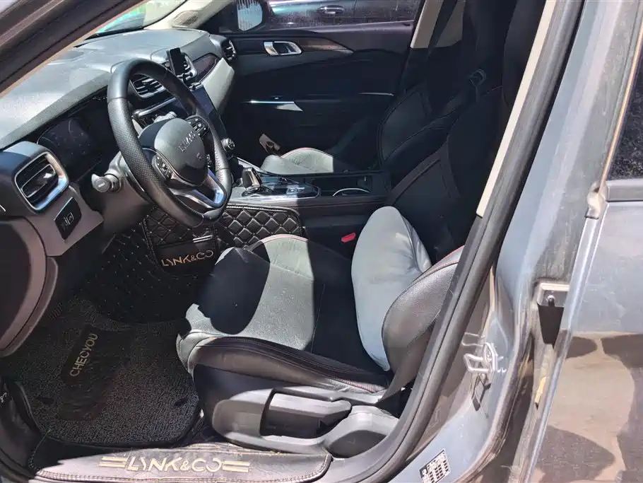 Lynk & Co 02 2018 1.5T DCT 2WD Power Edition China V фото 9