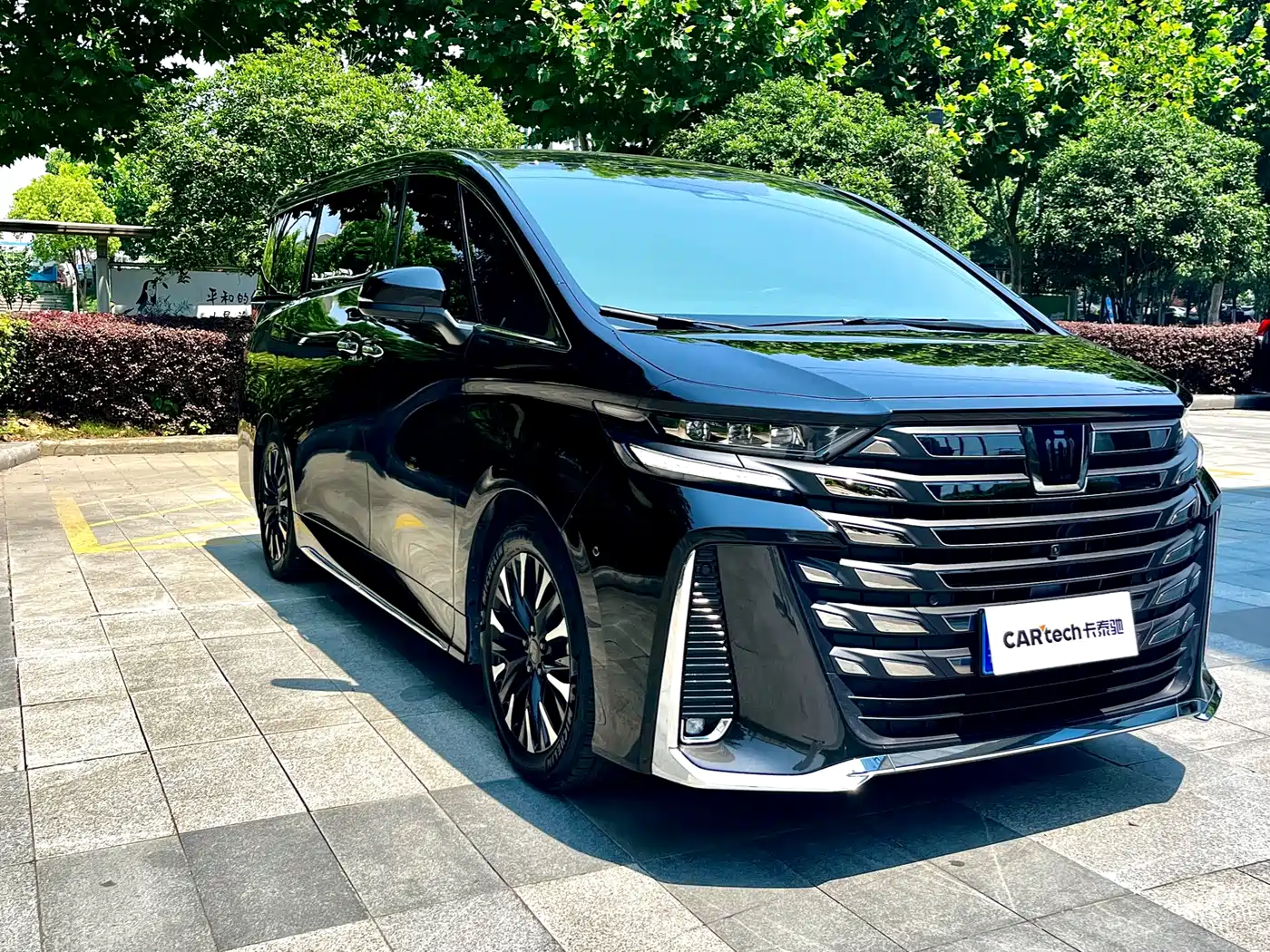 Toyota Vellfire 2024 Crown Hybrid 2.5L Premium Edition фото 2