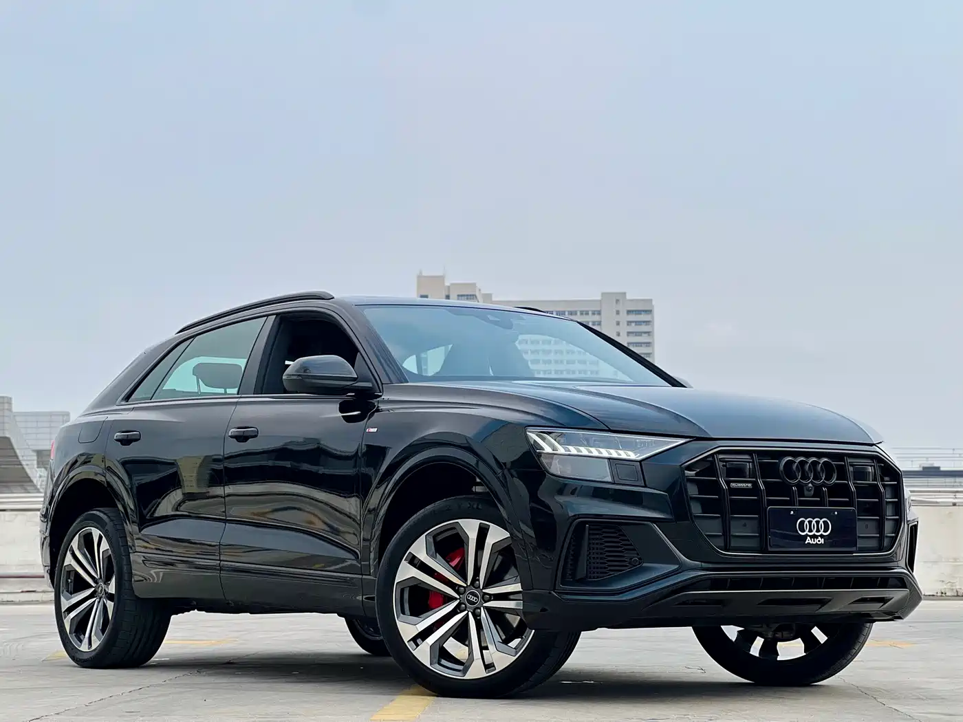 AUDI Q8