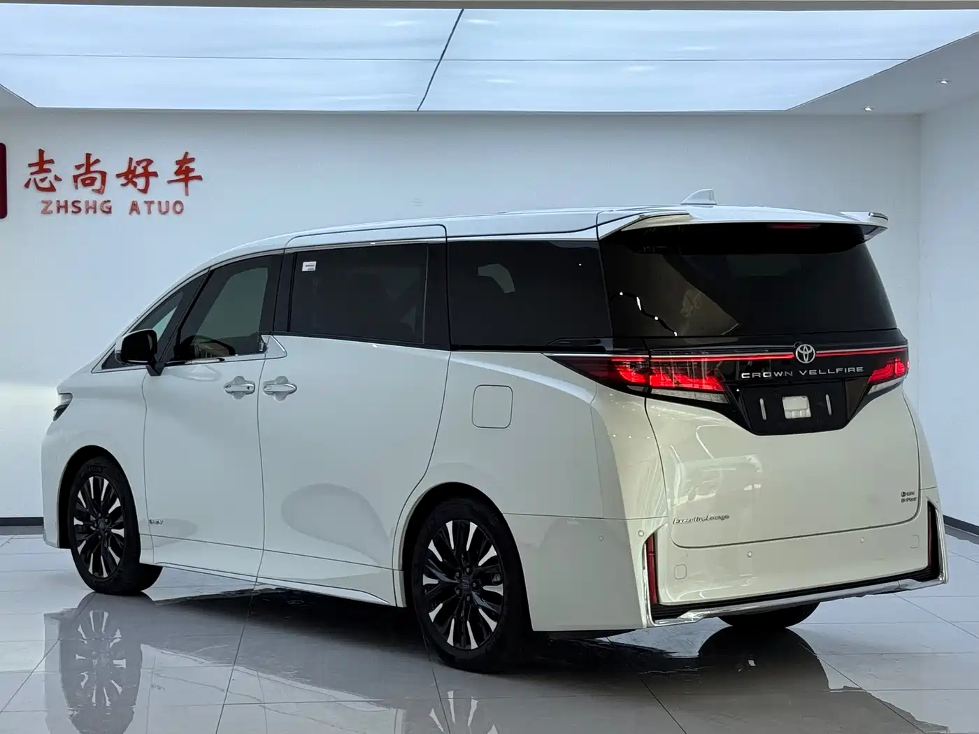 Toyota Vellfire 2024 Crown Hybrid 2.5L Premium Edition фото 11