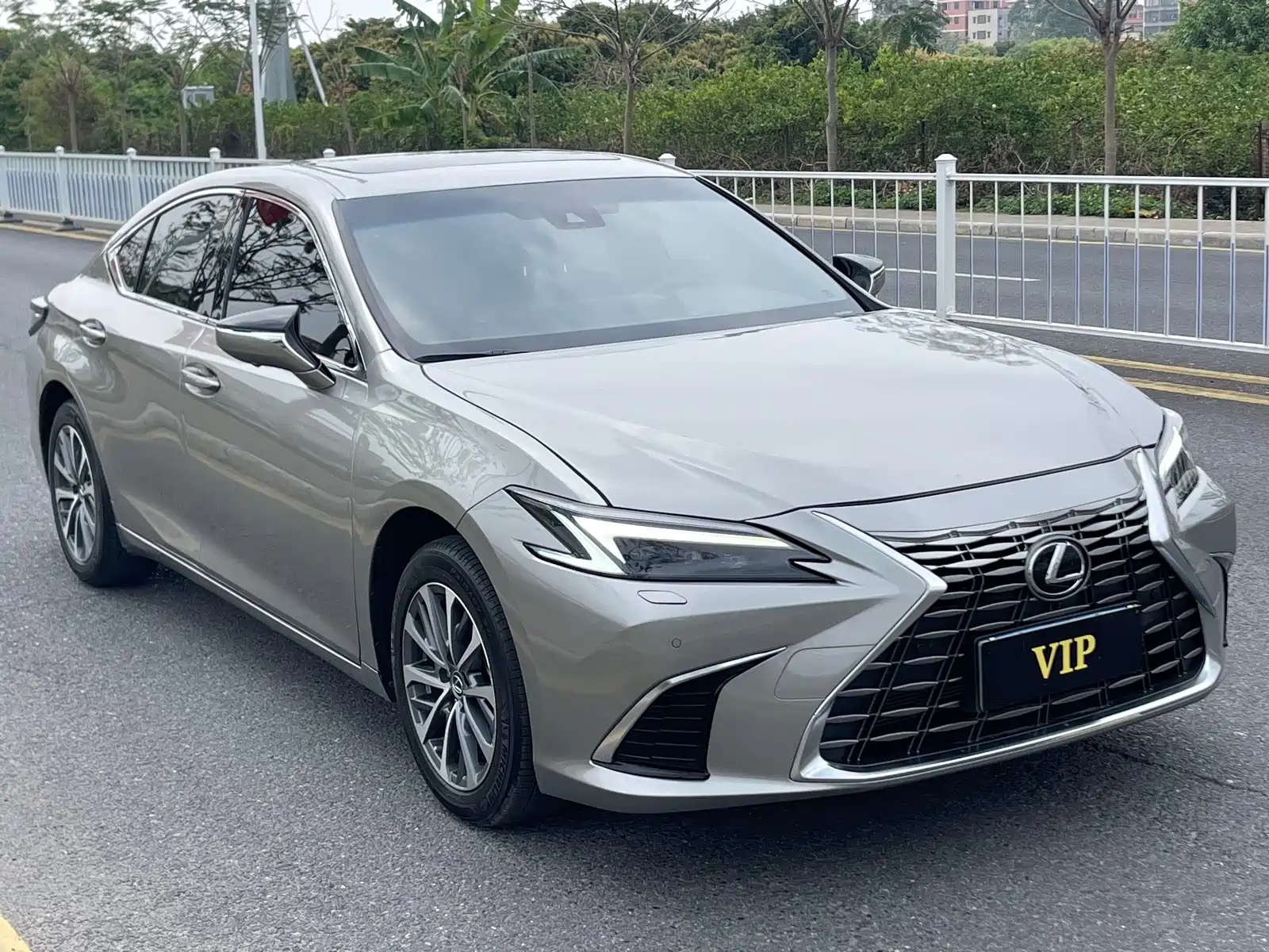 Фото 3 - Lexus ES