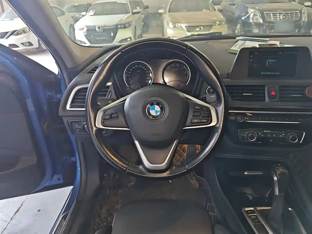 BMW 1 Series 2018 118i Sport Edition фото 11