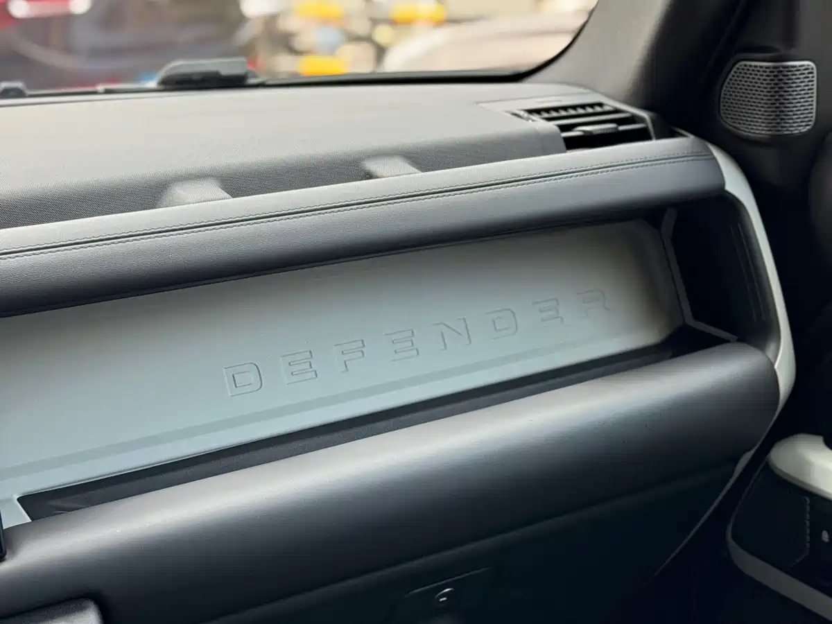 Land Rover Defender 2023 Facelift 90 3.0T P400 XS фото 22