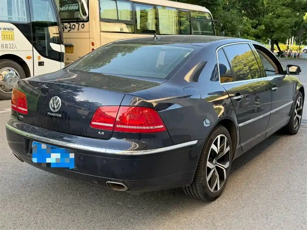 Volkswagen Phaeton 2011 4.2L V8 4-seat Extended Individual Edition фото 8