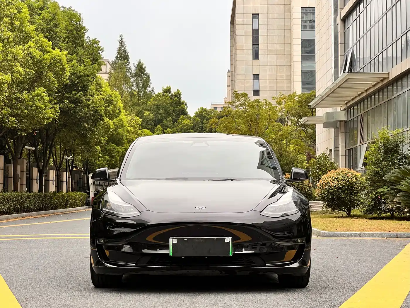Фото 2 - Tesla Model 3
