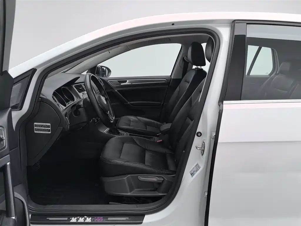 Volkswagen Golf 2016 1.6L Automatic Comfort фото 10