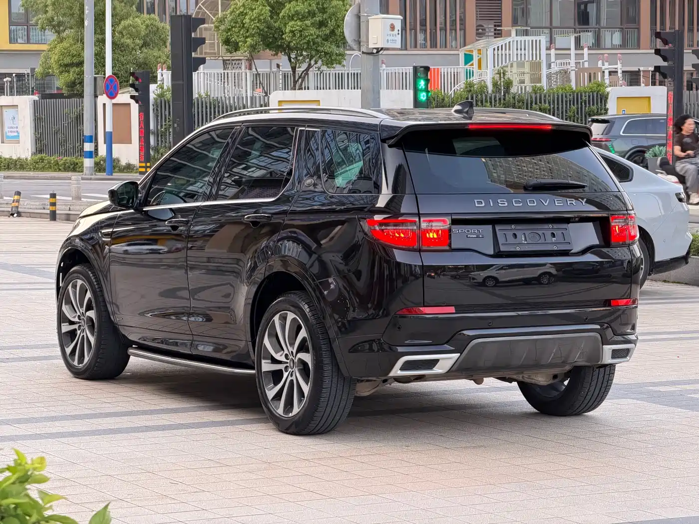 LAND ROVER DISCOVER SPORTS