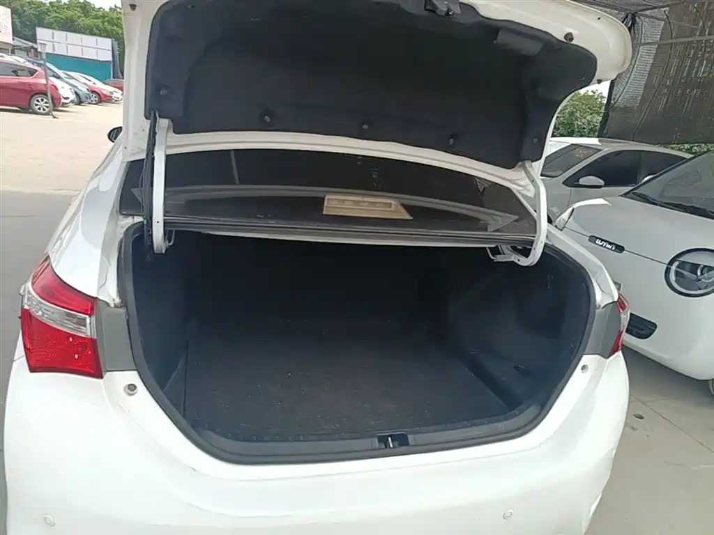 Toyota Corolla 2014 1.6L CVT GL-i фото 19