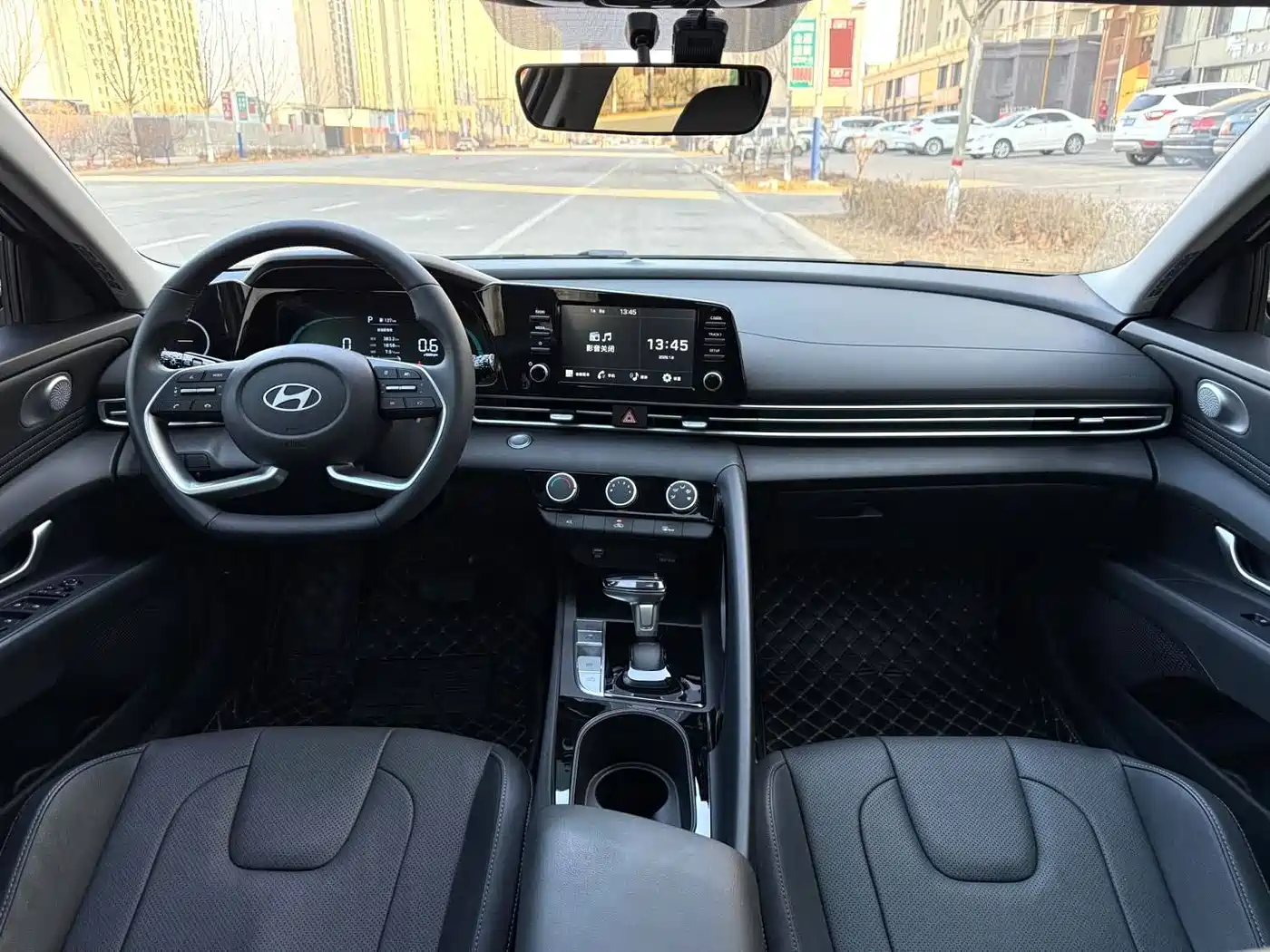 Photo 6 - Hyundai Elantra