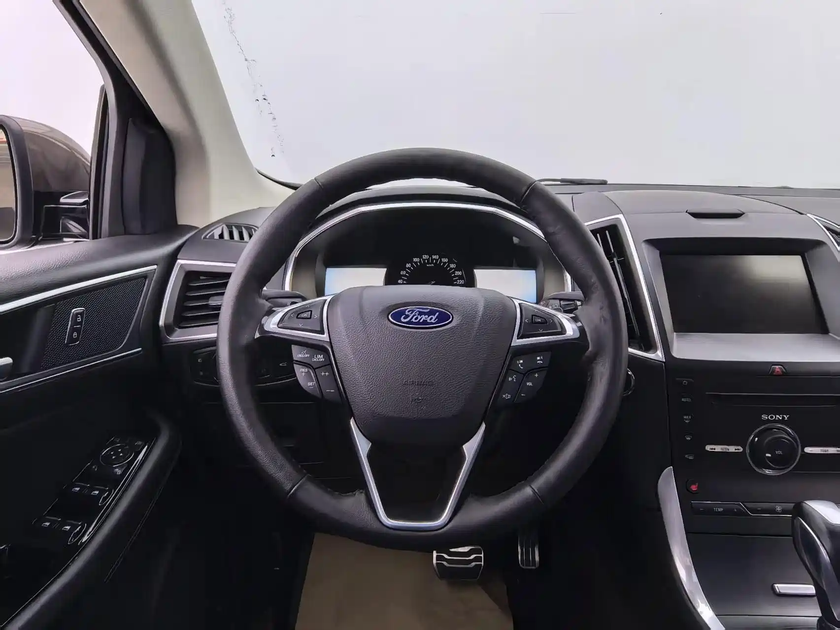 Фото 13 - Ford Edge