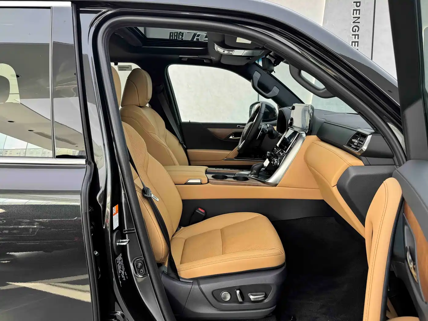 Lexus LX 2025 700h Boundary Edition фото 13
