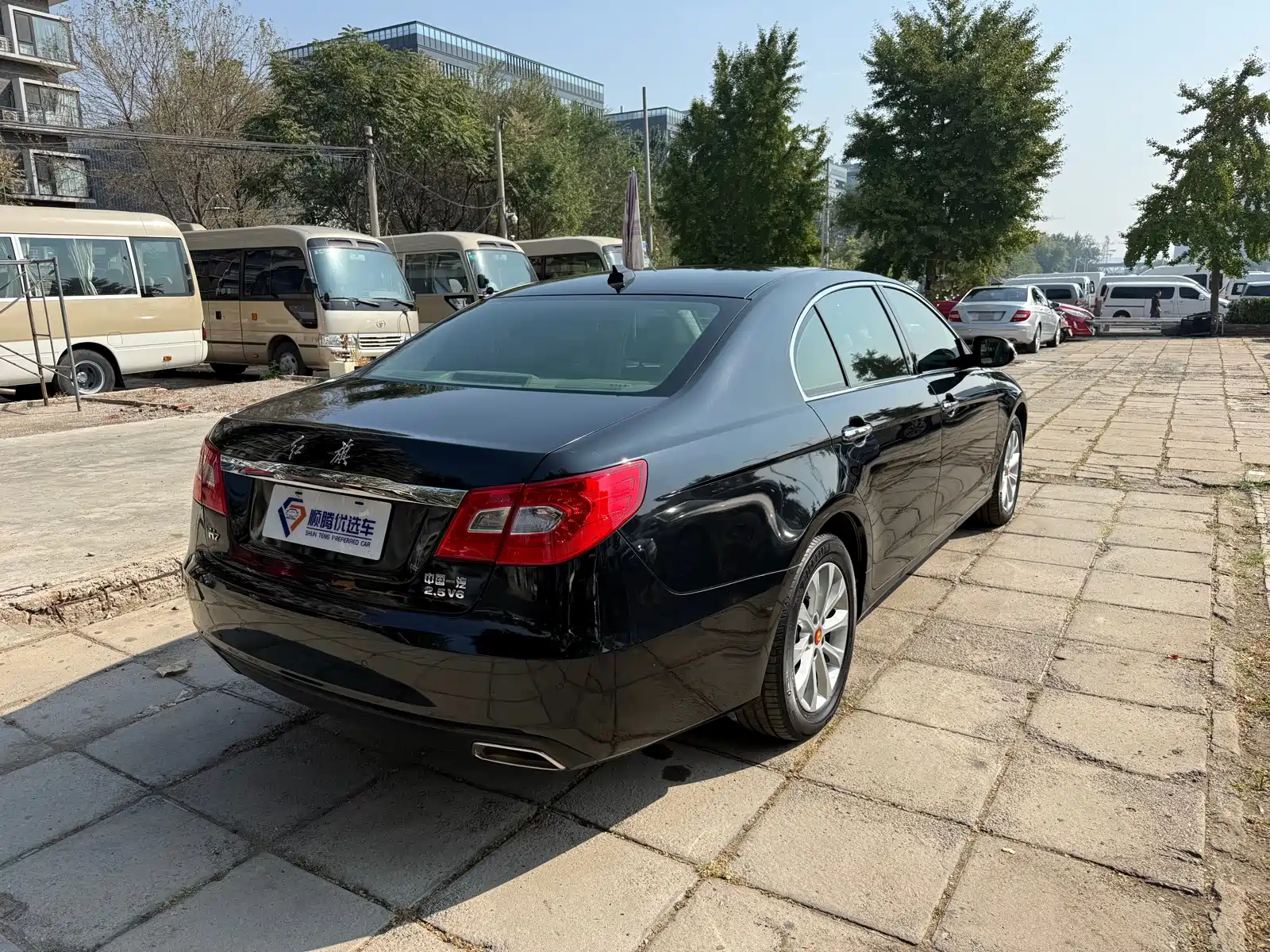 Фото 4 - Hongqi H7