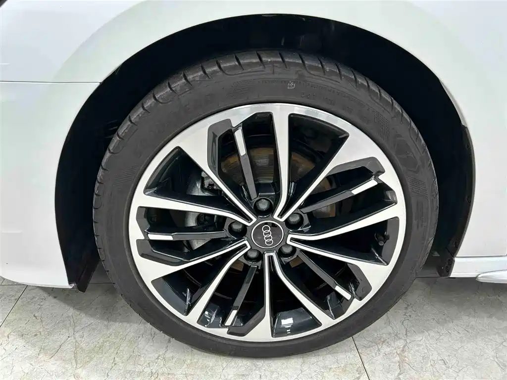 Audi A3 2023 Facelift Sportback 35 TFSI Luxury Sport фото 20