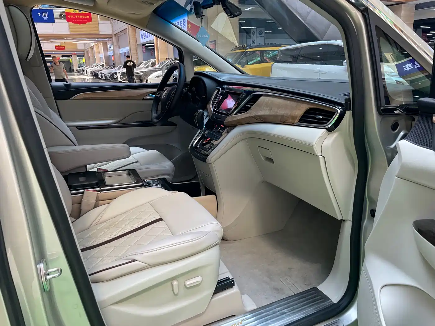 Buick GL8 2018 ES 28T Comfort Type China VI фото 8