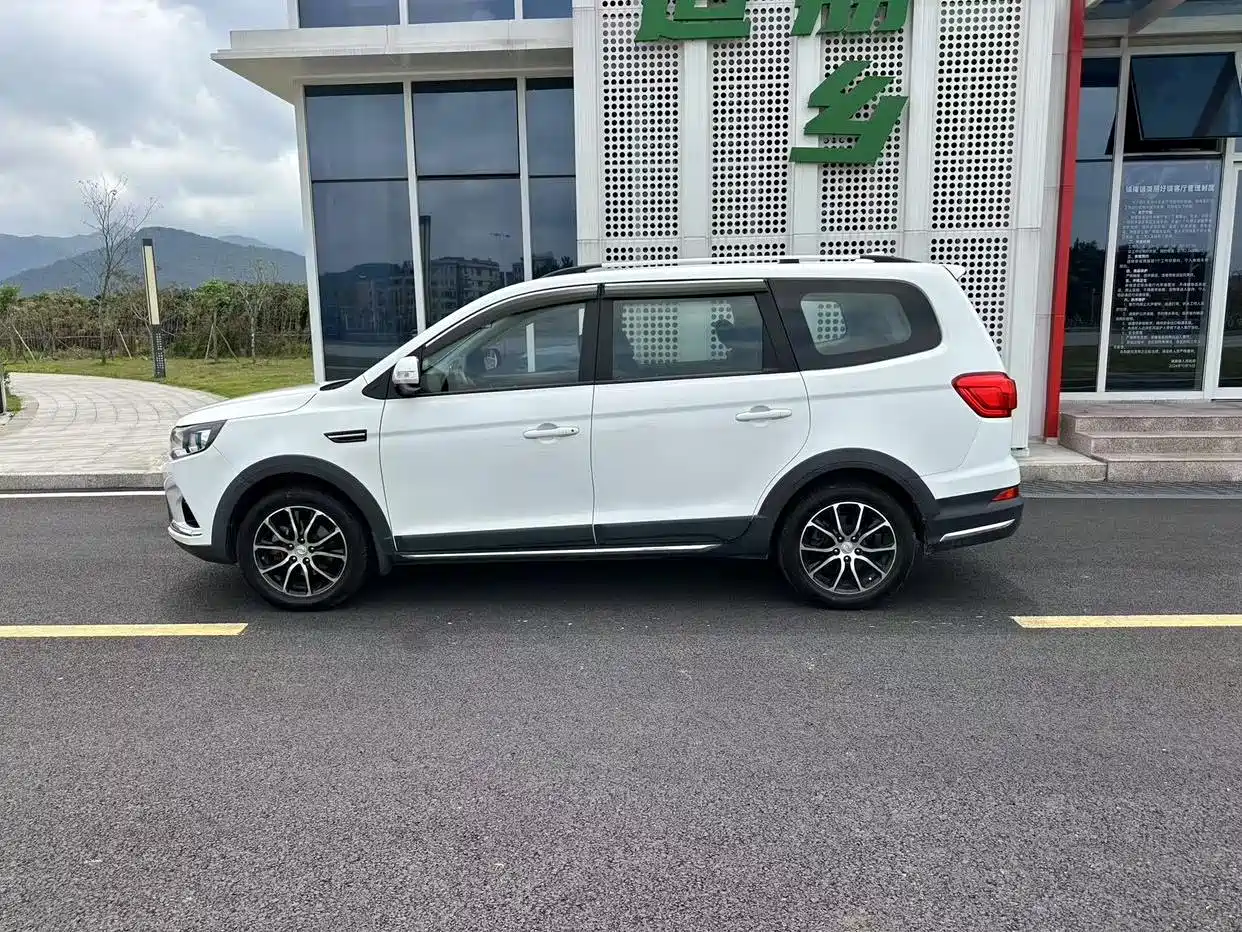 Dongfeng Fengxing Fengxing SX6 2020 2019 1.6L Manual Luxury China VI