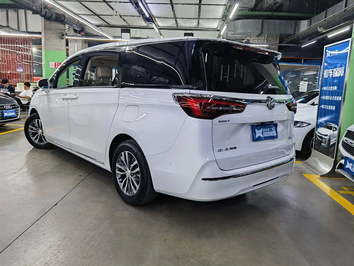Buick GL8 2023 ES Landmaster Exclusive фото 4