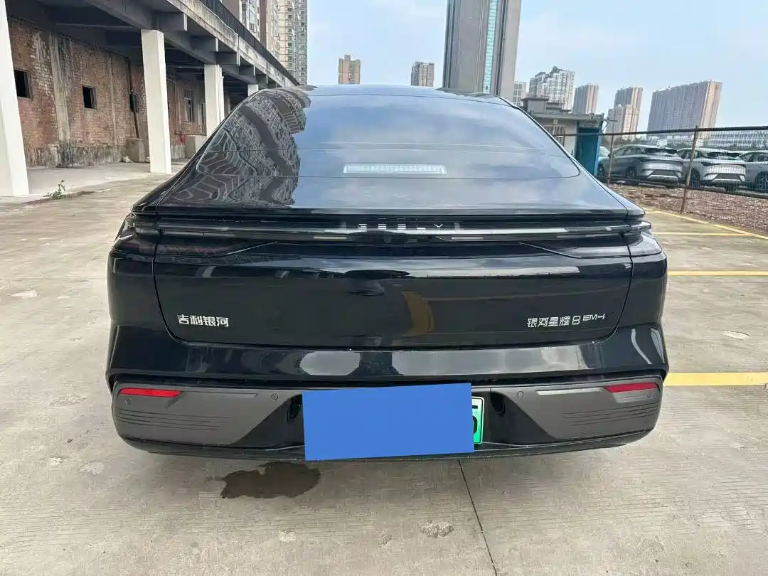 Geely Galaxy Galaxy Xingyao 8 2025 Model 60km EM-i Luxury Edition фото 9
