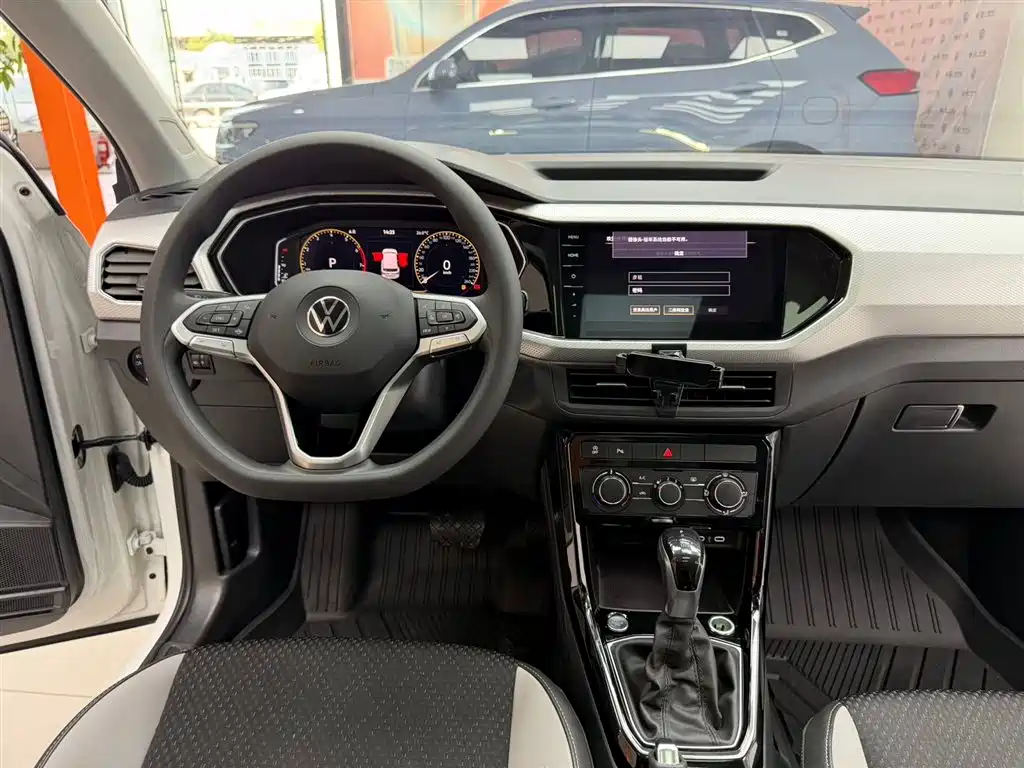Volkswagen Tanying 2021 1.5L Automatic Smart Connect Edition фото 15