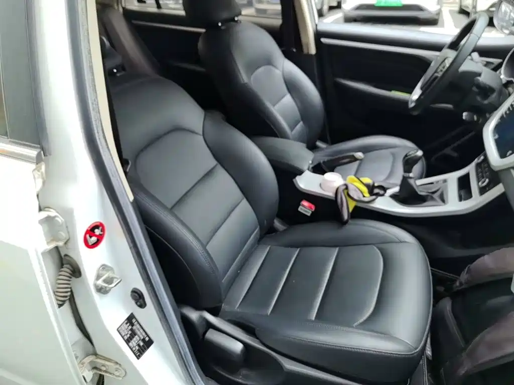 Фото 25 - Geely Vision