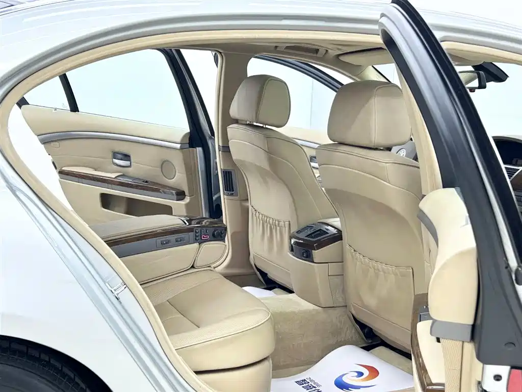 BMW 7 Series 2005 Model 730Li фото 12