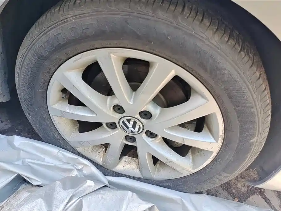 Volkswagen Sagitar 2012 1.6L Automatic Comfort Type фото 6