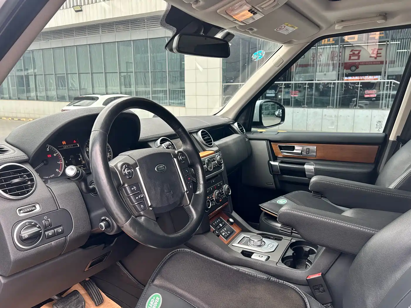 Land Rover Discovery 2016 3.0 SC Black Edition SE фото 5