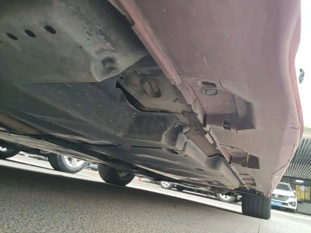 Фото 21 - Toyota Camry