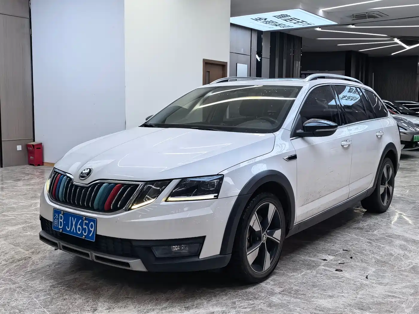 Škoda Octavia 2018 Model Wagon TSI280 DSG Luxury Edition
