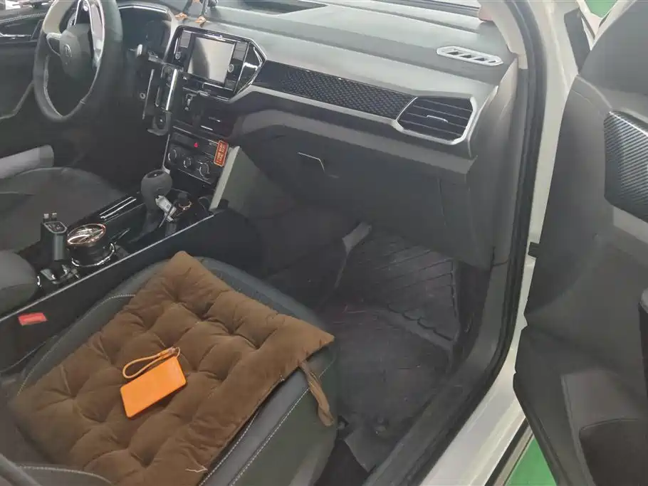 Volkswagen T-Cross 2019 1.5L Automatic Comfort Edition фото 8