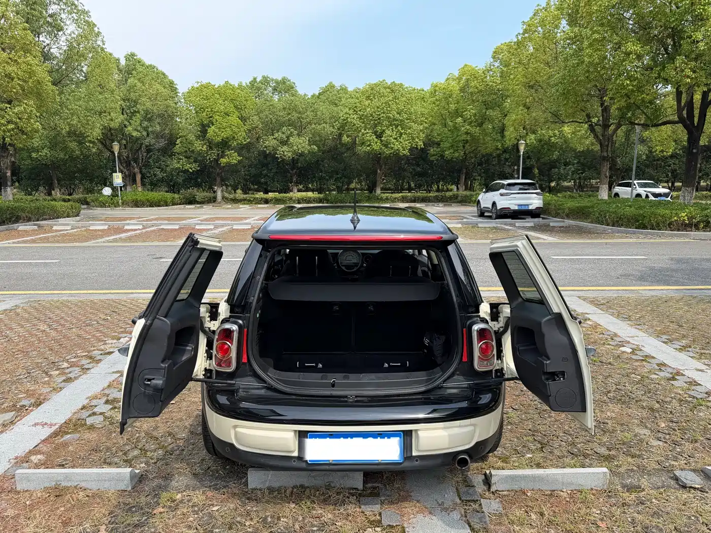 MINI CLUBMAN 2015 2011 1.6L ONE