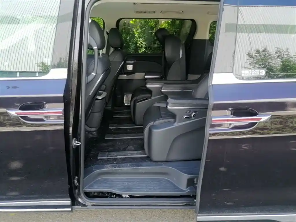 Hongqi HQ9 PHEV 2024 Model 2.0T AWD Business Edition фото 14