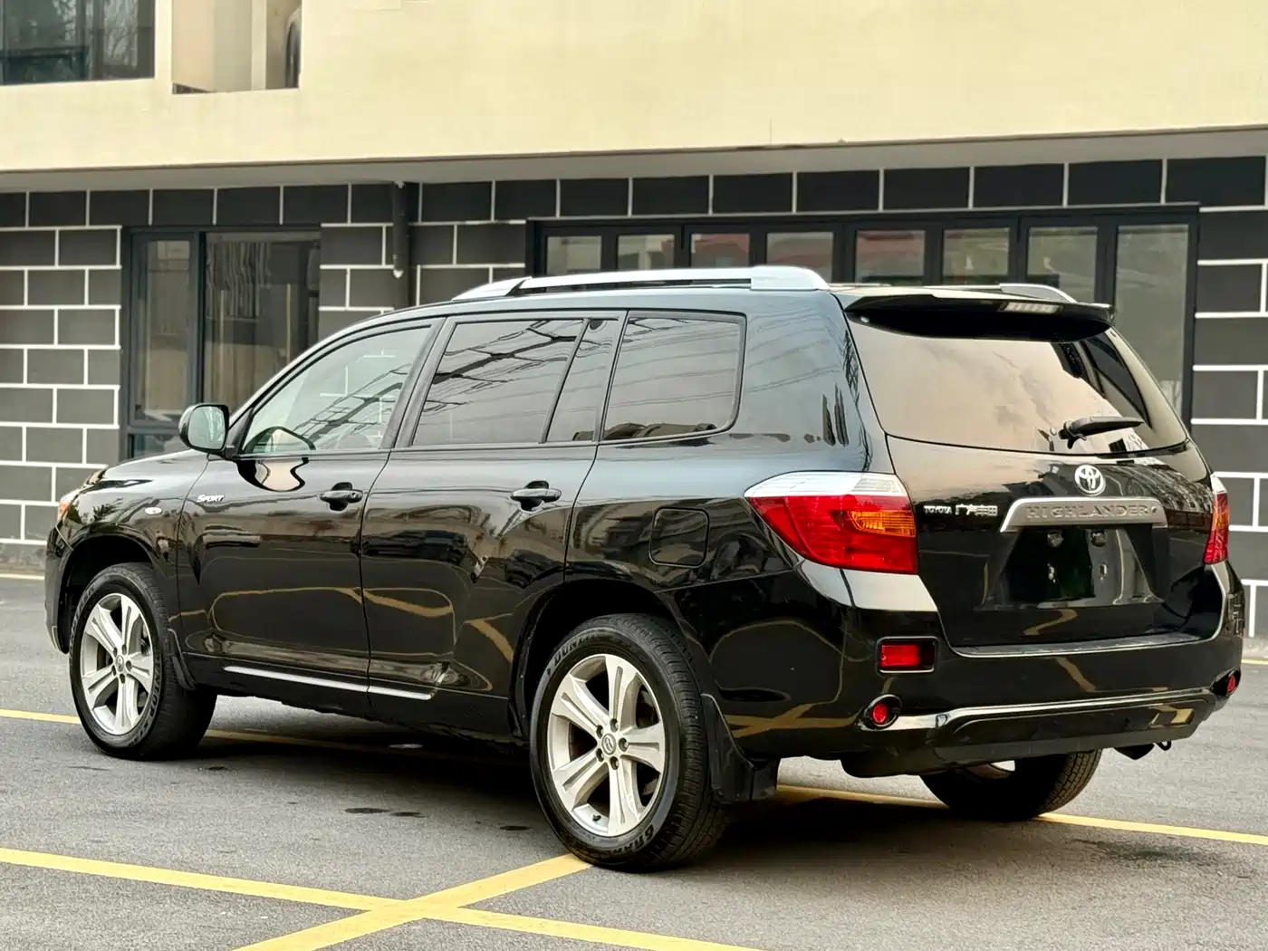 Toyota Highlander 2011 2.7L 2WD 7-seat Luxury фото 7