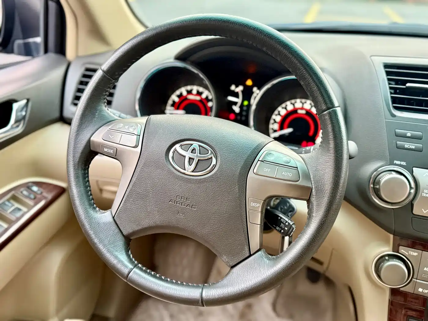 Toyota Highlander 2011 2.7L 2WD 7-seat Luxury фото 17