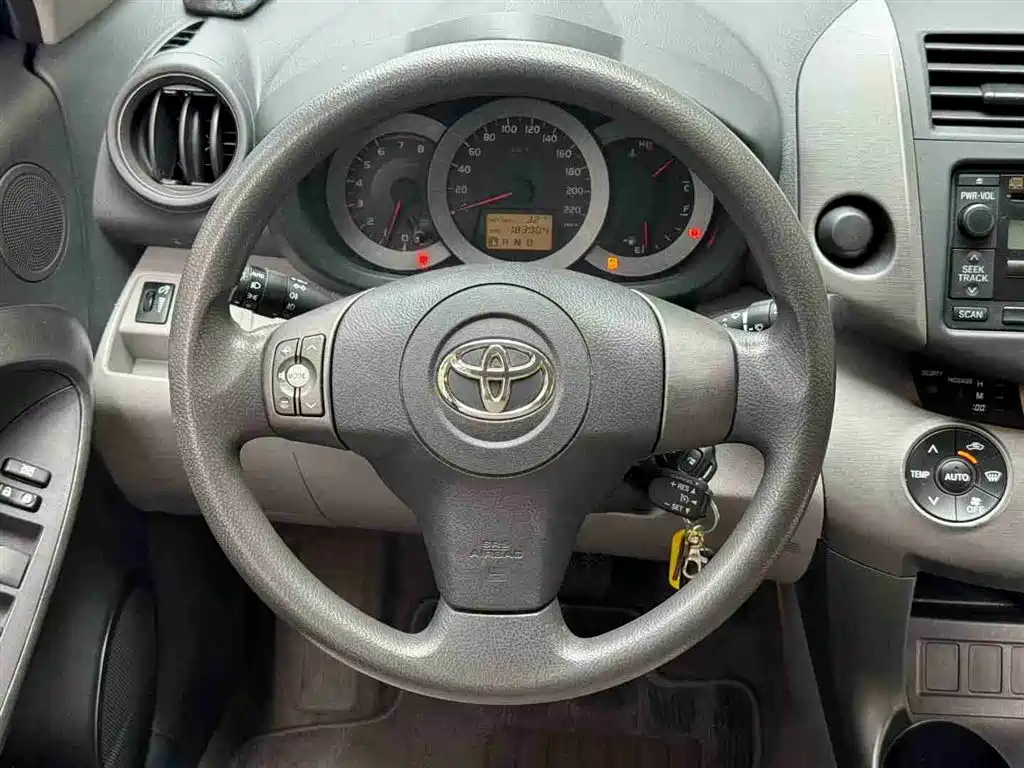 Toyota RAV4 Rongfang 2009 2.0L Automatic Classic Edition фото 6